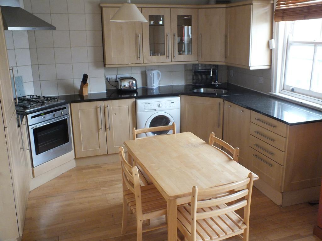 Access Earls Court Apartment London Bilik gambar