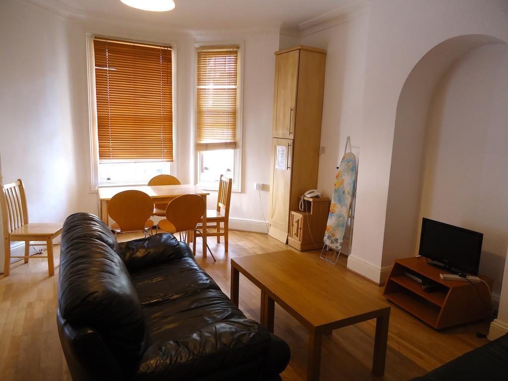 Access Earls Court Apartment London Bilik gambar